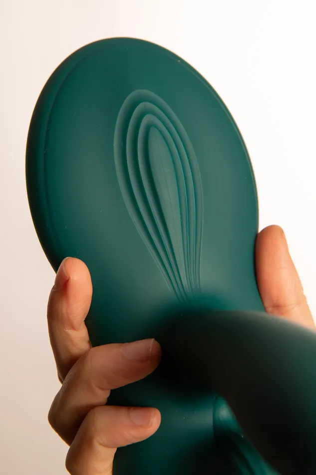 Flora Pad Smart Vibrante con Dildo | RIMBA Dildos