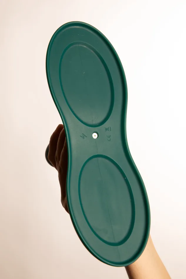 Flora Pad Smart Vibrante con Dildo | RIMBA Dildos