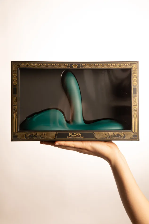 Flora Pad Smart Vibrante con Dildo | RIMBA Dildos