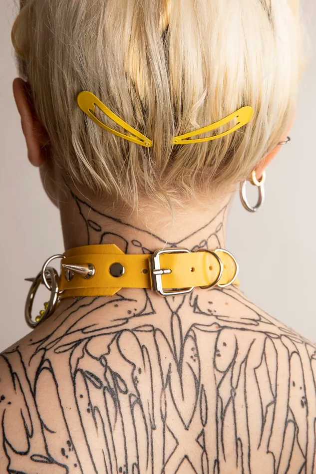 RAWXXI LAB Vibrators | Gummy Princess Collare con Borchie e Anelli Giallo