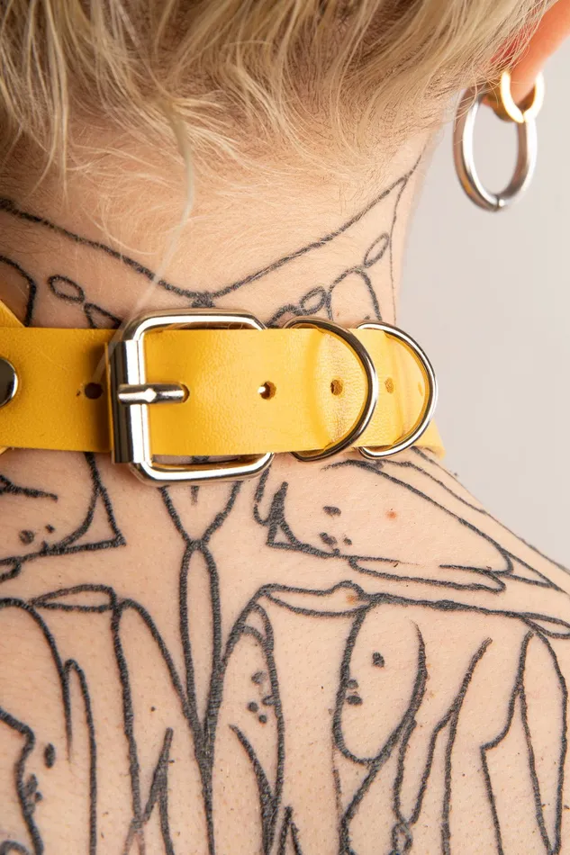 RAWXXI LAB Vibrators | Gummy Princess Collare con Borchie e Anelli Giallo